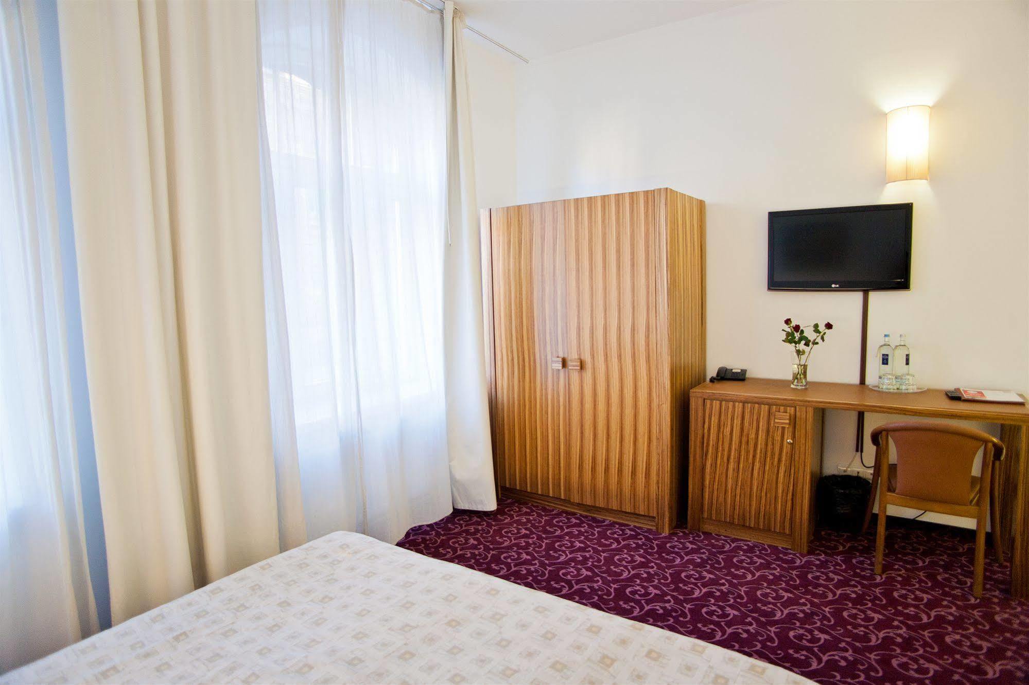 Teater Viesnīca 4*